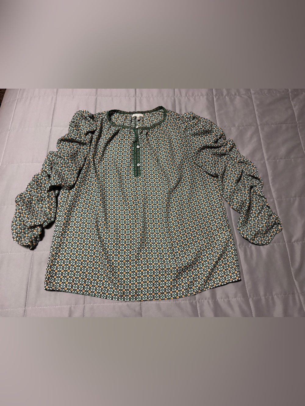 Max Studio Green Geometric Print Ruched Sleeve Button Blouse Women's M